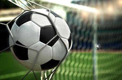 全国青少年足球武汉春季邀请赛开踢 5天进行64场_比赛