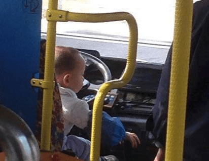原创
每日一笑:人家娶媳妇都是过日子的,大哥你这媳妇是防台风的吧