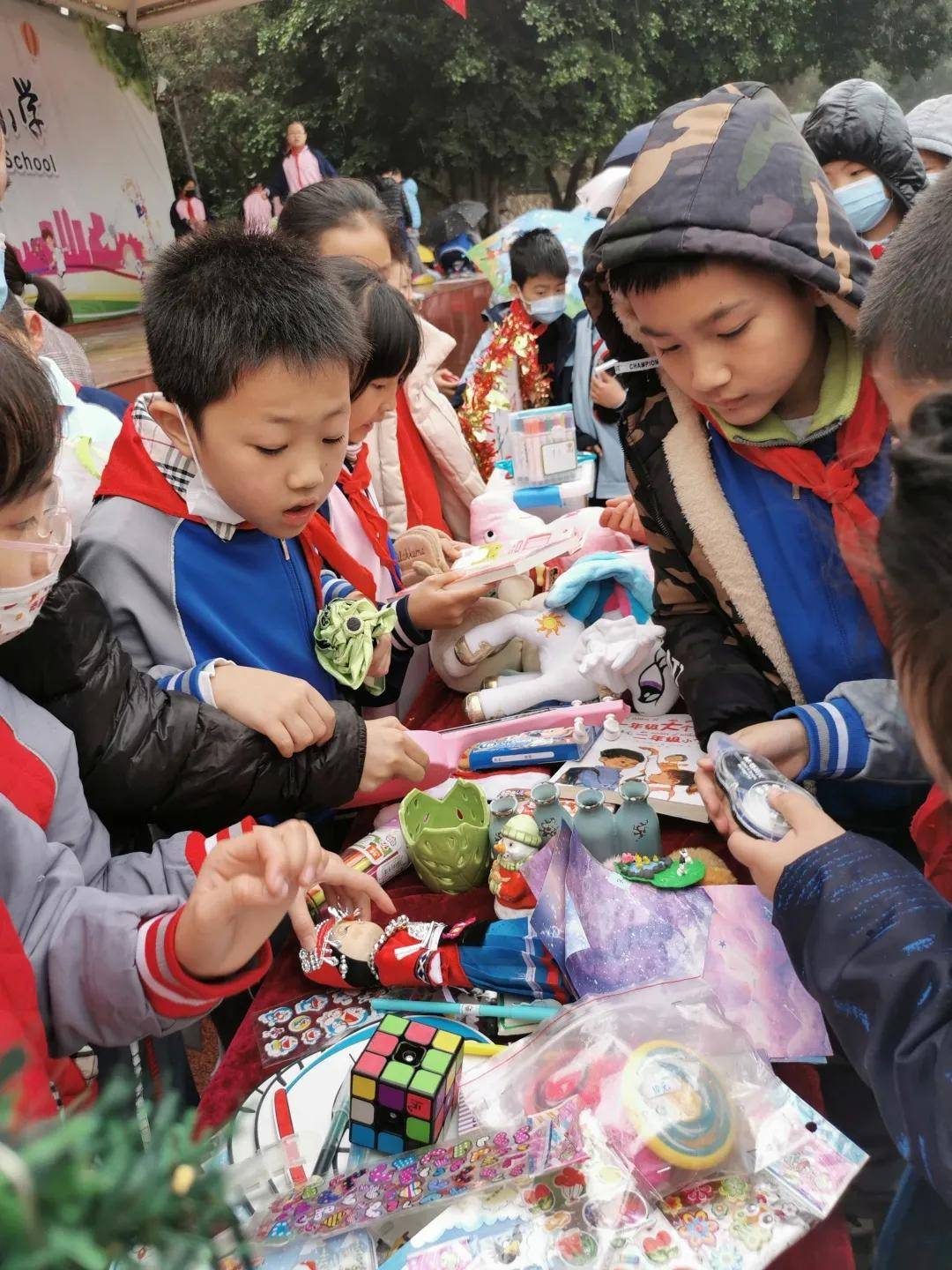 厦门这些学校的爱心义卖真暖