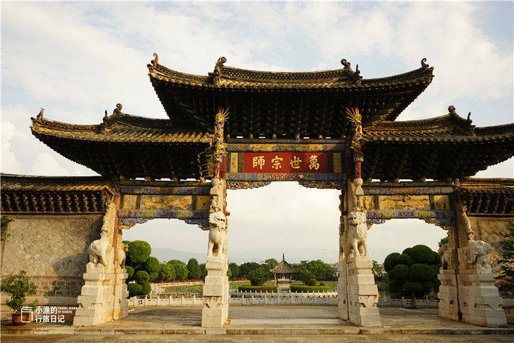 云南小县城里有座大殿，竟挂了8块皇帝御匾！究竟什么来头？