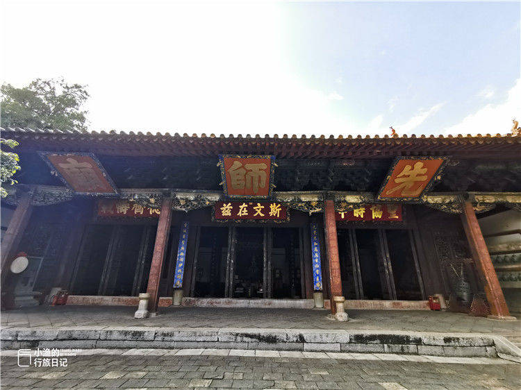 云南小县城里有座大殿，竟挂了8块皇帝御匾！究竟什么来头？