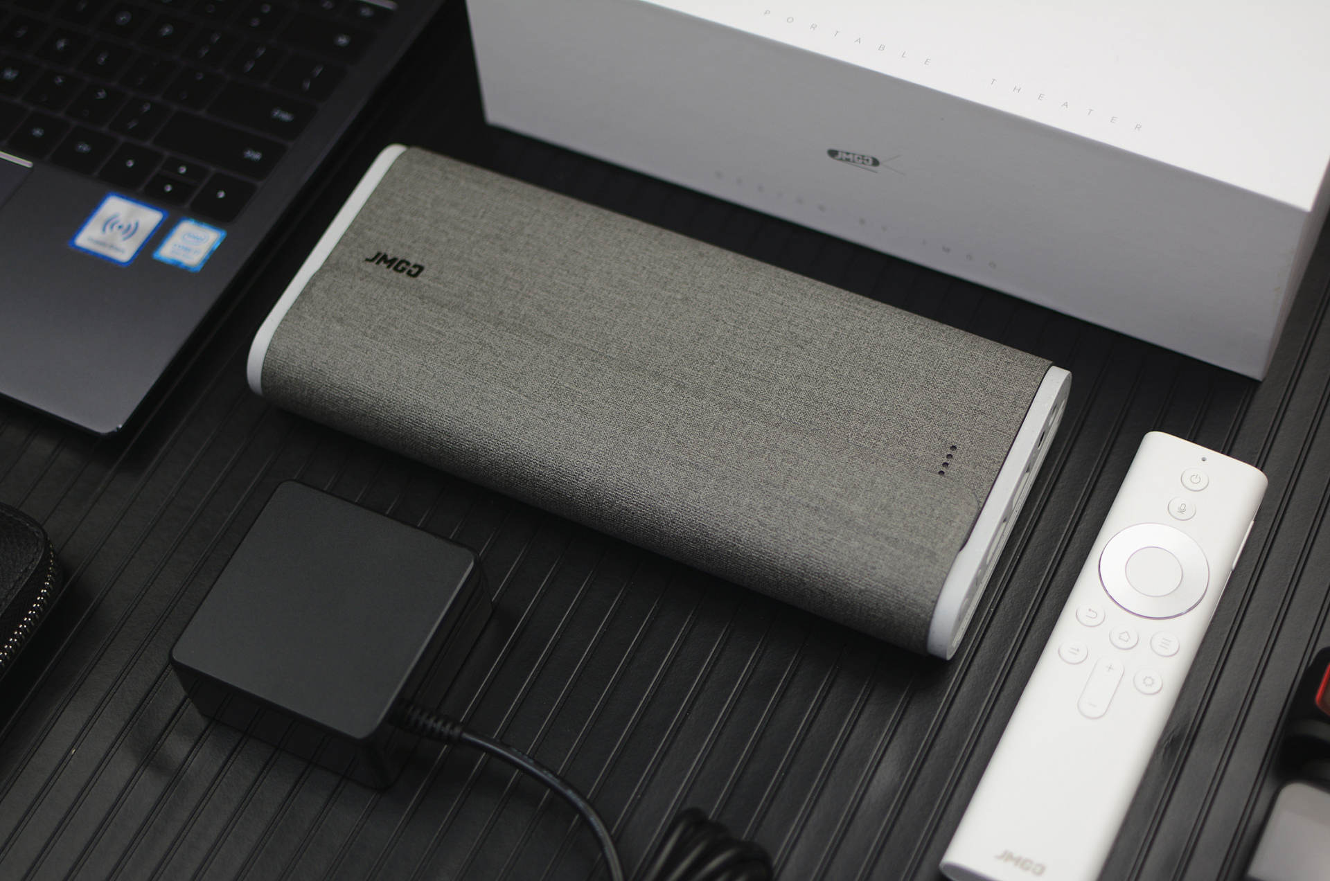 外观酷似钱包,效果媲美智能电视,坚果m7投影仪评测