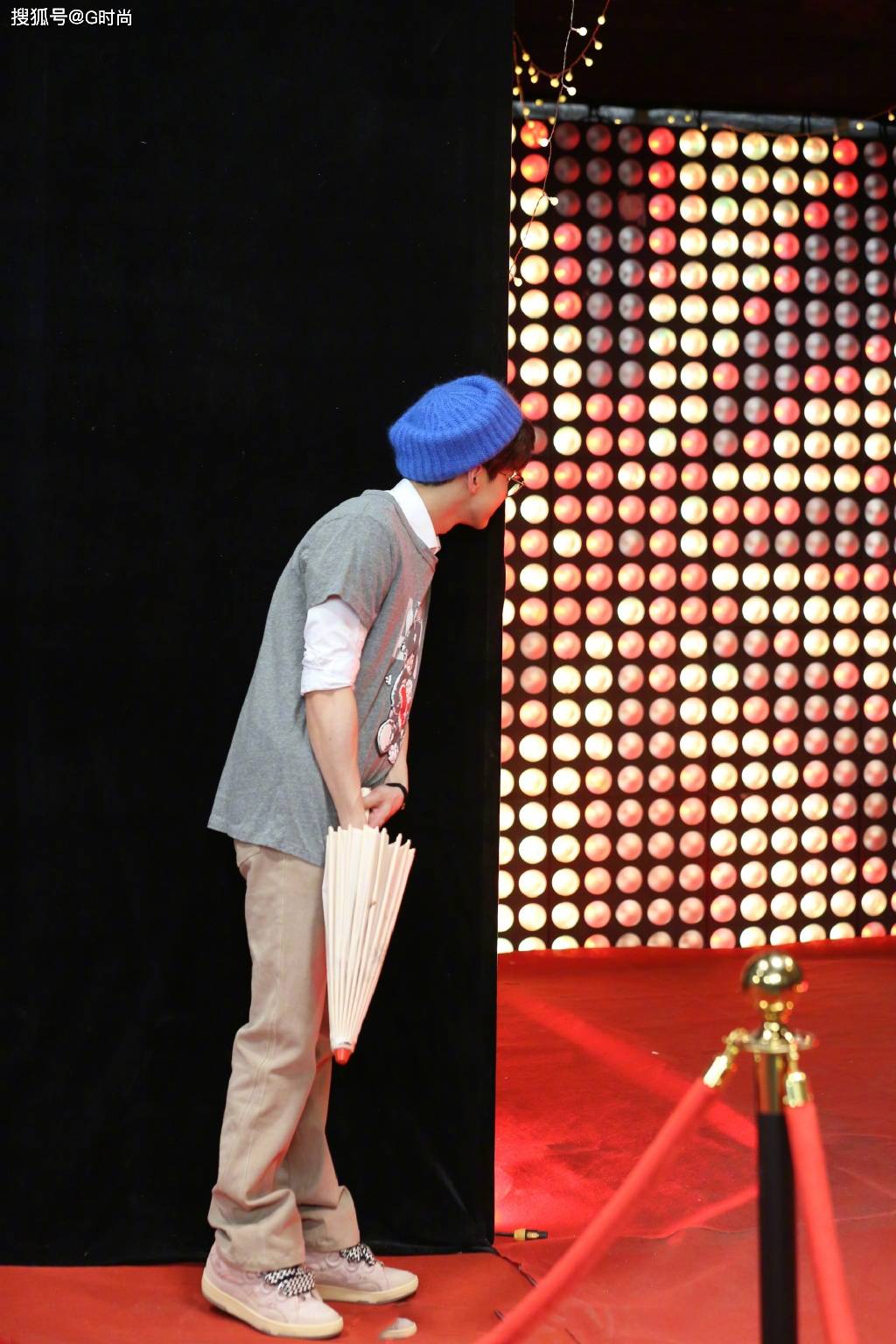 白敬亭综艺最新造型出炉啦!带着夏日的清爽气息