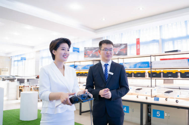 四川电视台主持人凌玥带你解锁不一样的四川新华