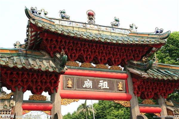 中国历史上的“四大古镇”，具有浓厚的民族风格和地方特色，是灿烂的文化遗产