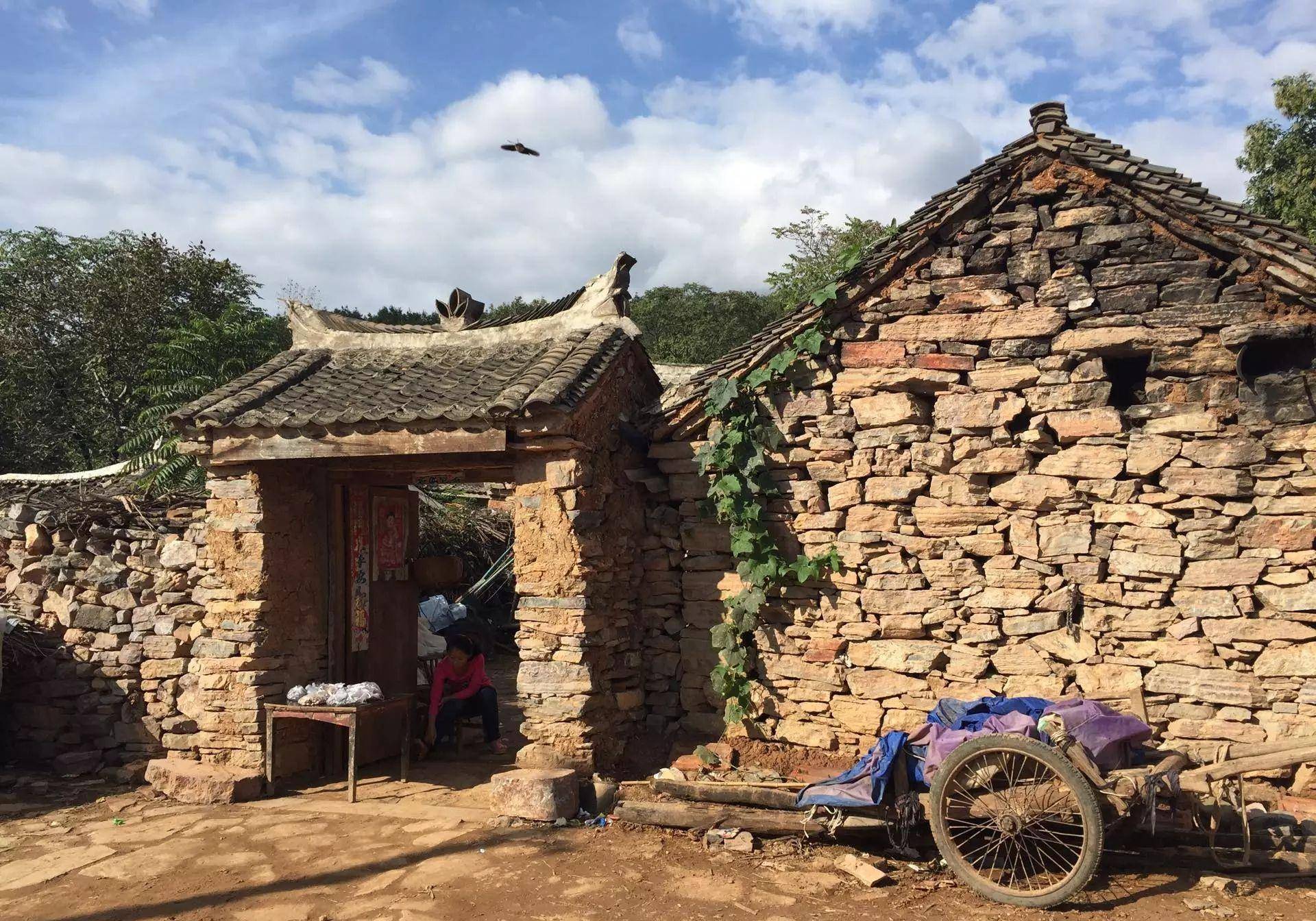 河南的这个村子，房子都用石头搭建，冬暖夏凉已有300余年历史