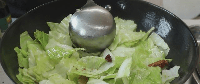 手撕包菜怎么做才有饭店味道 c31ec340d0ff41e0a782ef08b4a15b17.png