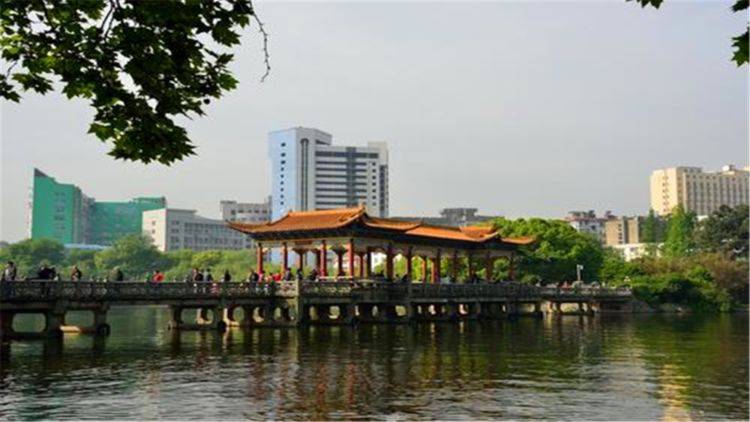 江西最宜居的三个城市，第一个被称为小杭州，还有一个是养生福地