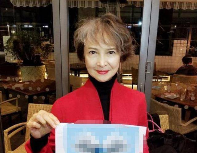 凭借一个角色火了25年,现今72岁美成这样_萧芳芳
