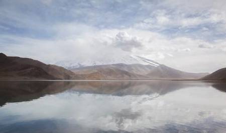 中亚第一奇湖，面积380平方公里没什么鱼，却只生活着一种泥鳅！