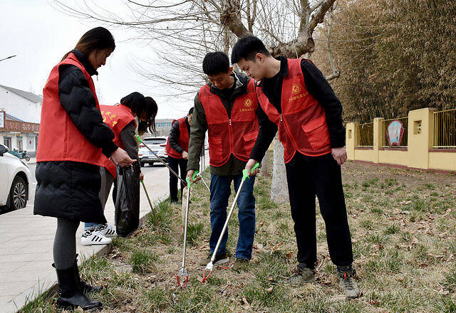 春天里靓丽的"志愿红"
