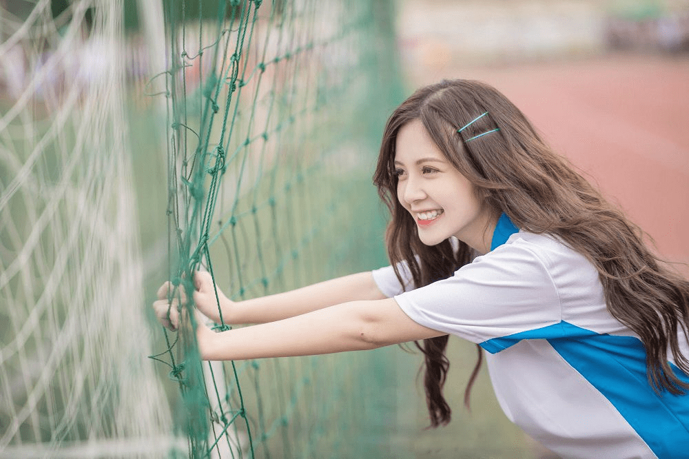 原创女大学生穿校服拍毕业照走红网络,称只想当老师不想做网红