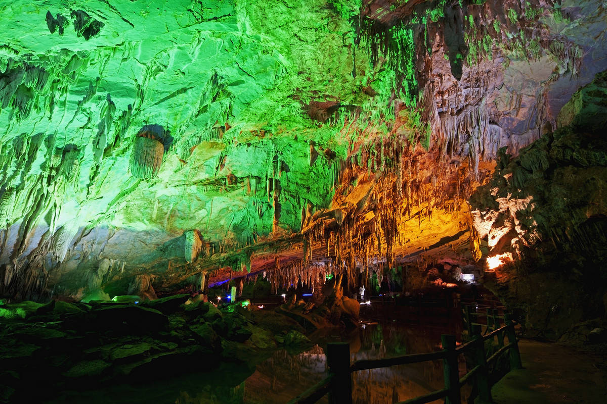 马山金伦洞——一个宛如人间仙境洞穴的景色_石笋