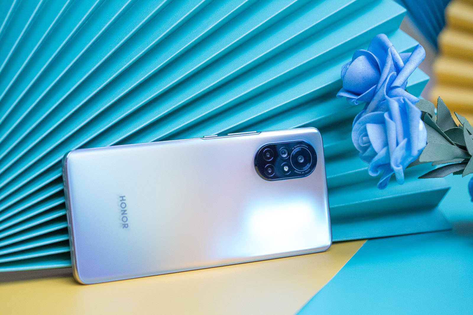 有颜又有料精致轻薄超曲屏的荣耀v40轻奢版