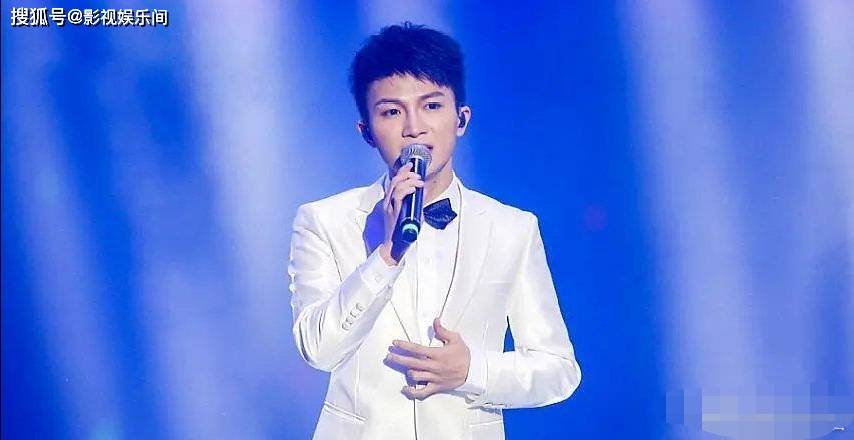 歌手周深因声音有时像女性 上厕所时被人误会走错了地方 东西