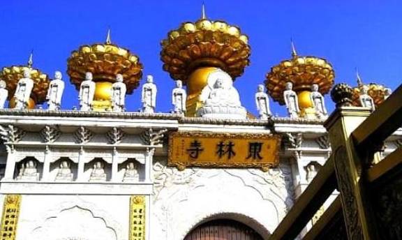 中国最傻寺庙：门票斋饭统统0元，但有个规定：这种人不得入内！