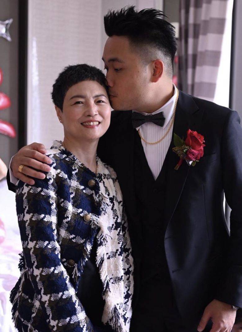 容祖儿妈妈抗癌成功外出逛街与常人无异为孙女严选英文故事书