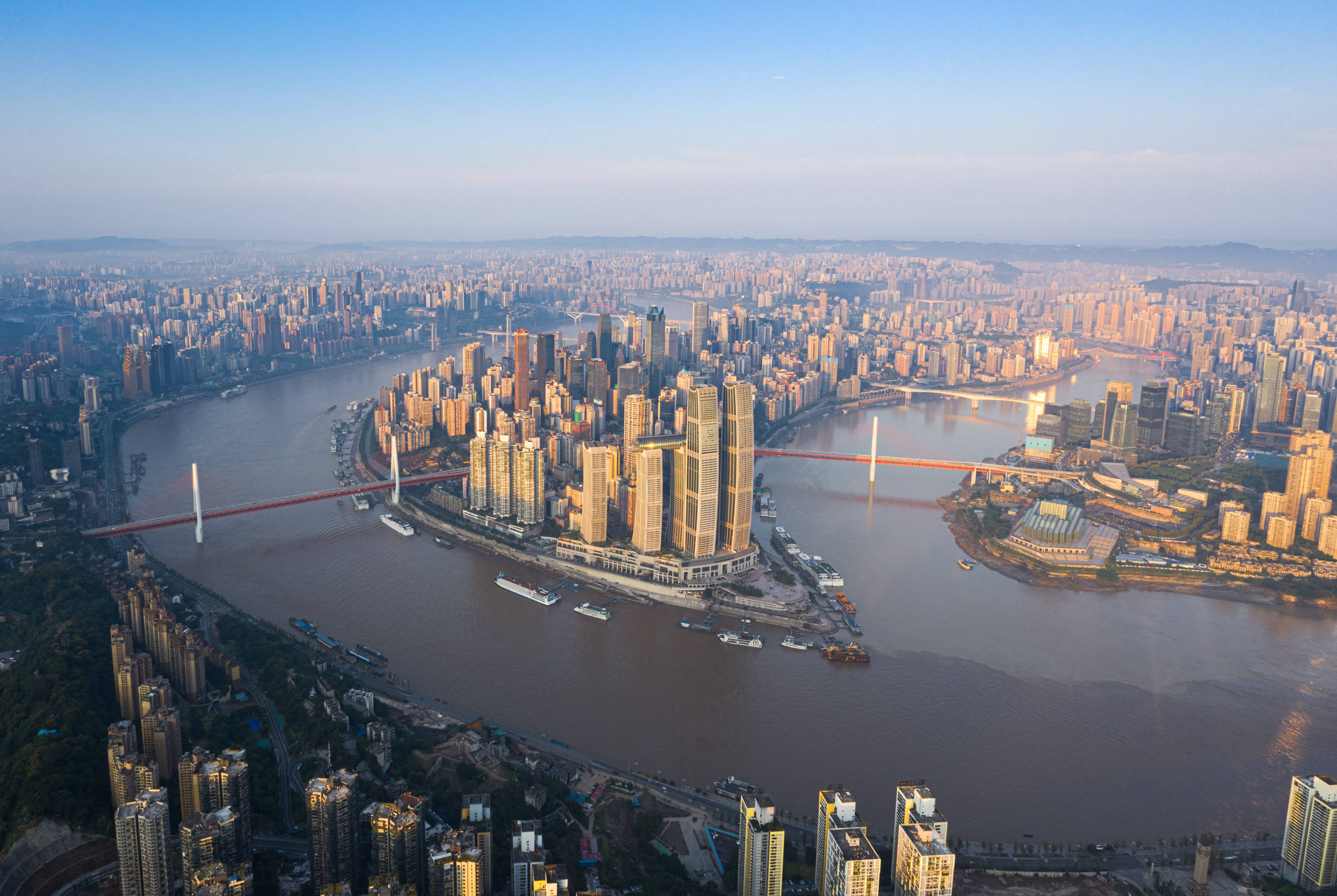 世界纪录！重庆躺平式摩天楼，耗资240亿，250米高空藏森林