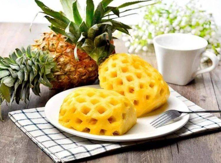 菠萝怎么吃比较简单 e65690b0e6164934a8947546ca11e944.jpeg