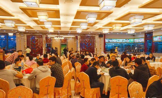 为什么大家都说在中国，餐厅的服务态度越往北越差，越往南越好？