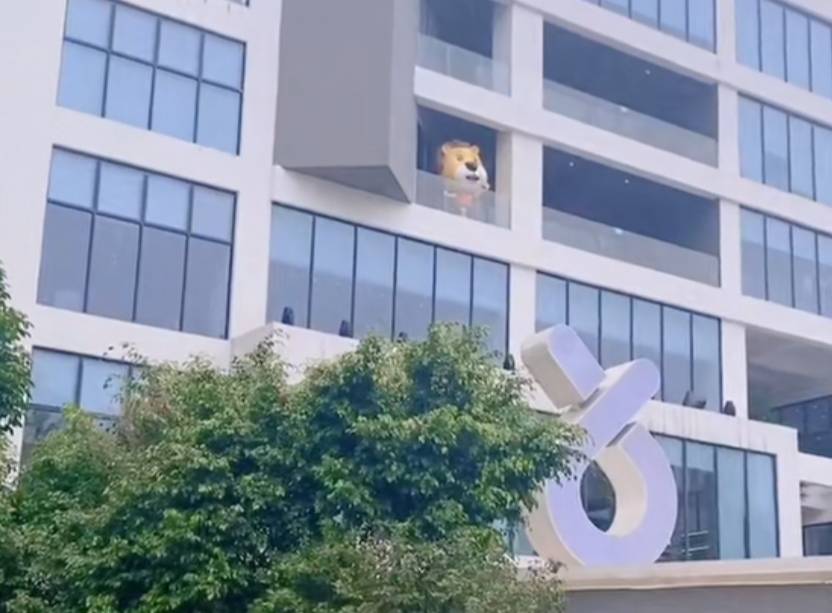 原创辛巴复出倒计时直播基地灯火通明声称打破同时在线人数记录