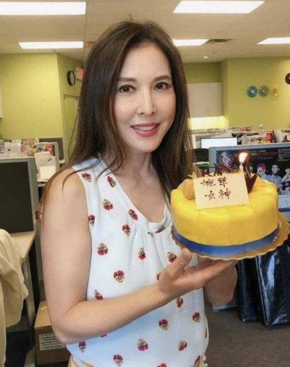 与吴镇宇恋爱8年与何家劲6年长跑李婉华嫁外籍富豪连生三胎