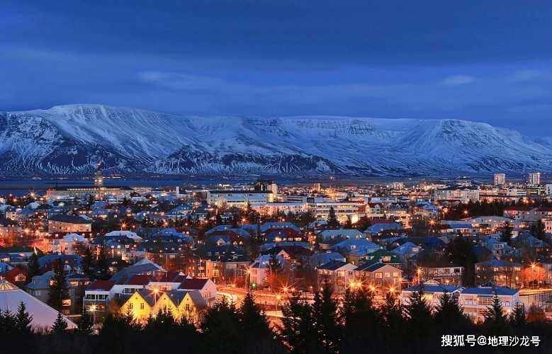 为什么冰岛的人口，大多数都生活在岛屿的西南部地区？