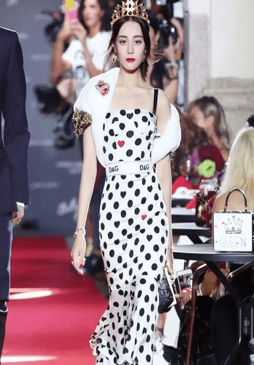 模特走秀大全视频刘雯 1679b9b4dea34a5e8e75cc0693153097.png