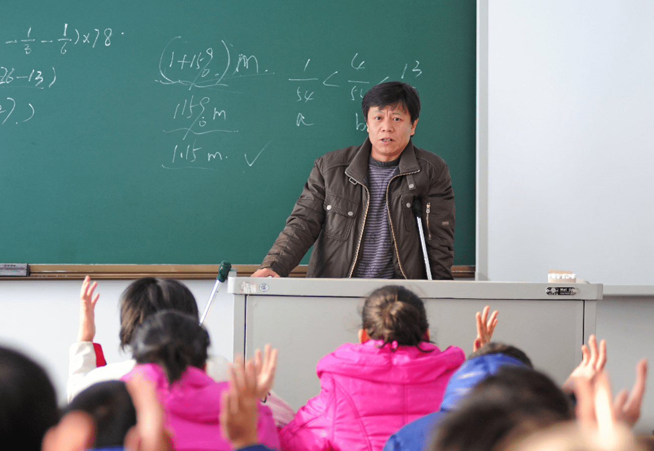 女儿的辅导老师 漂亮的中学女老师