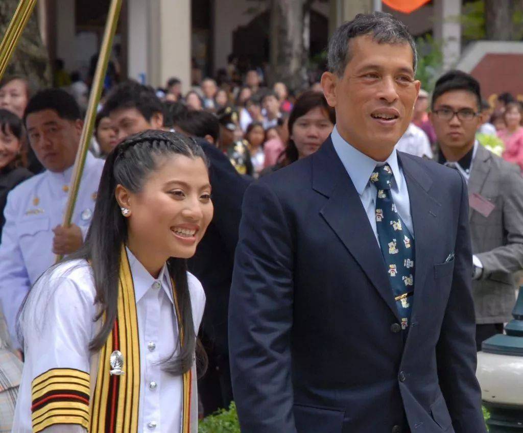 原创49岁西拉米被关尼姑庵6年如今将回归王室谁喜又有谁在忧