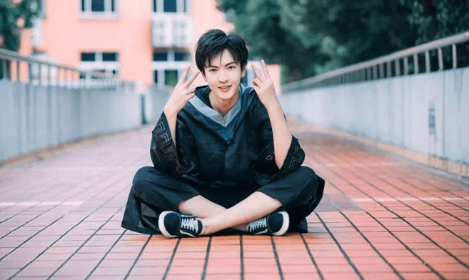 董岩磊公开自制牌辣椒酱独家秘方董岩磊在《偶像练习