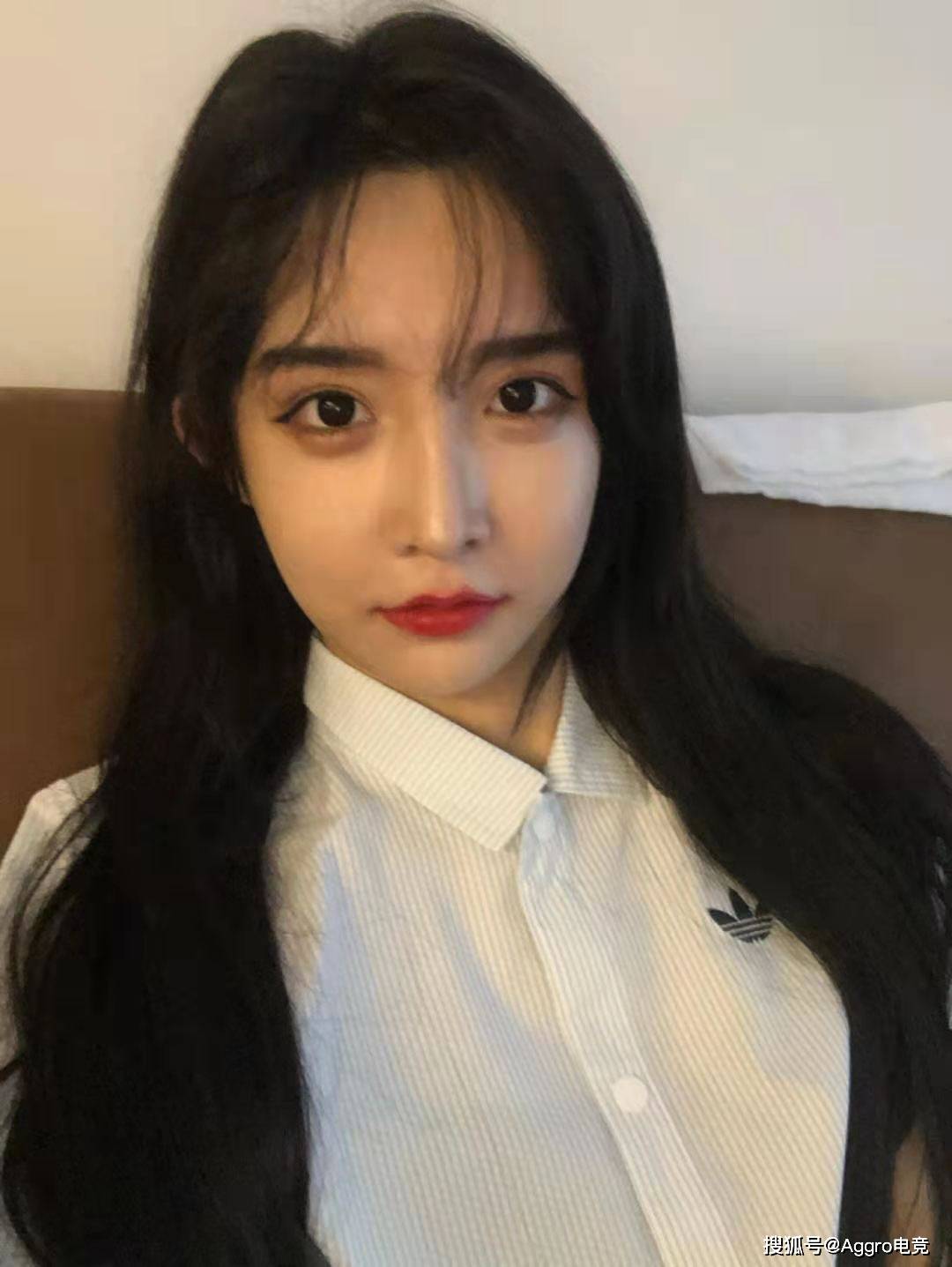 网红艾比被骂爽称已经是女孩却被网友扒出3个漏洞