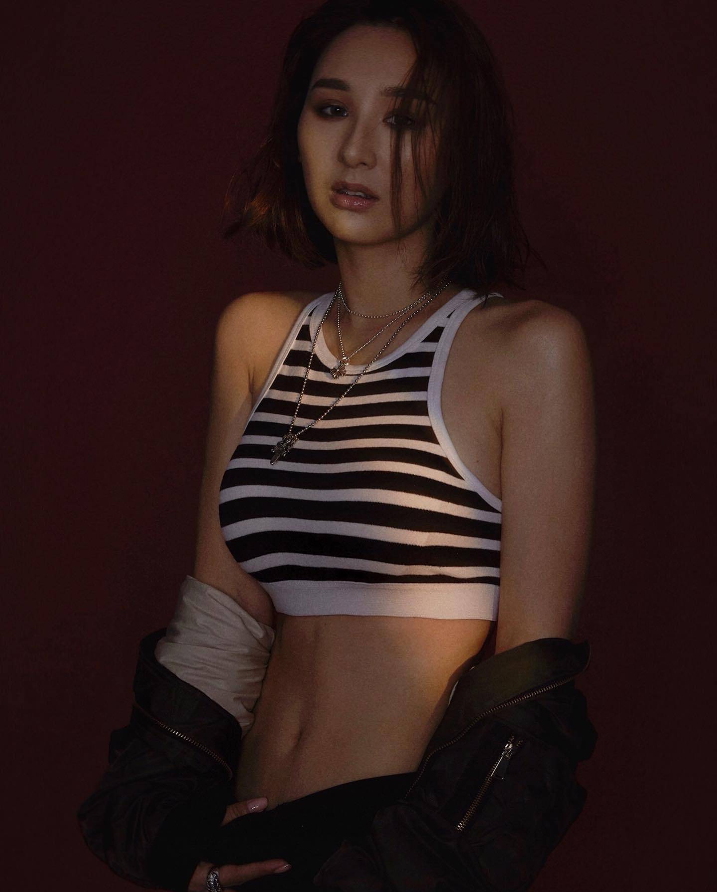 tvb力捧内地花旦高海宁晒迷人s身材,超高难度瑜伽动作获赞_运动