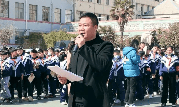 枣庄市峄城区苏堂小学举行地震逃生应急疏散演练