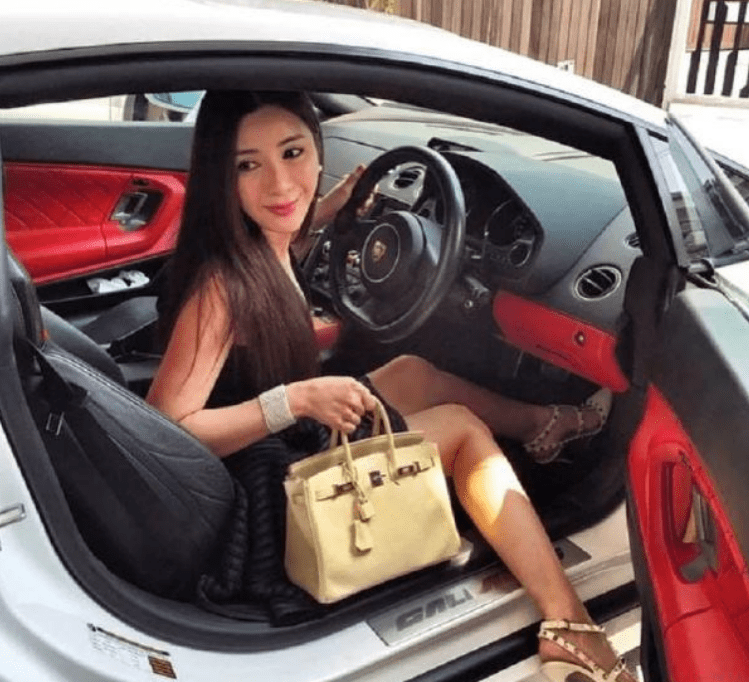 "东南亚第一美女,每月200多万零花钱,把小12岁男友直接熬成"爸爸"
