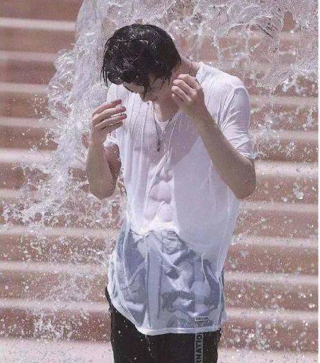 内娱腹肌谁最可 | 一场由龚俊引发的肉体大战