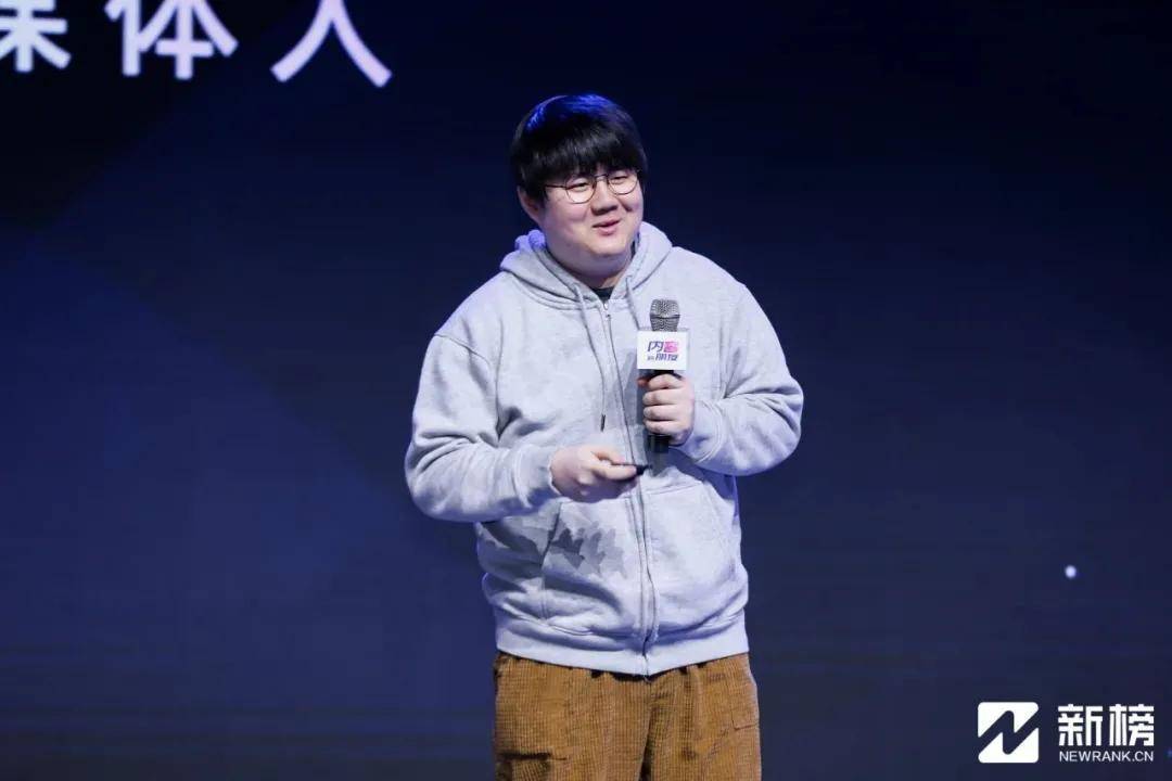 知名自媒体人 半佛仙人