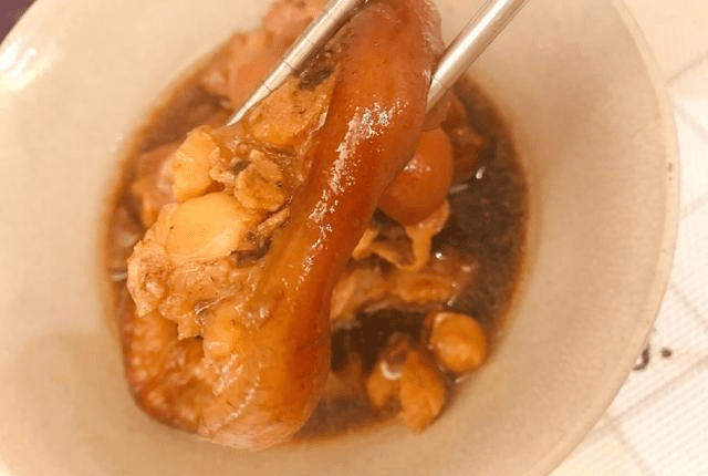 猪脚怎么煲汤好吃家常 e5c7ceb9692a41d3a2a0a29adad8d1bd.png