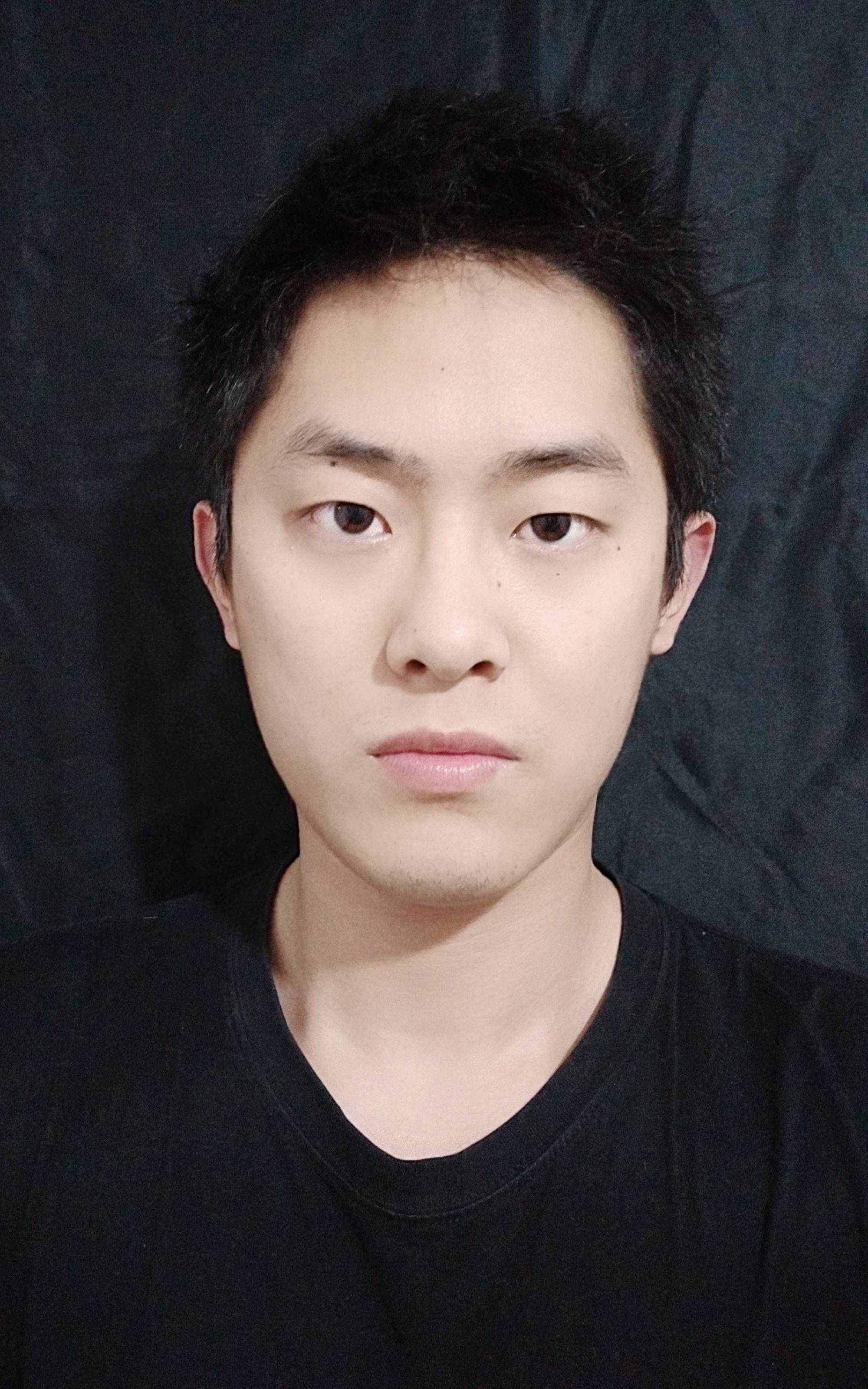 00后黑色衣服照片模特是平贺小豪