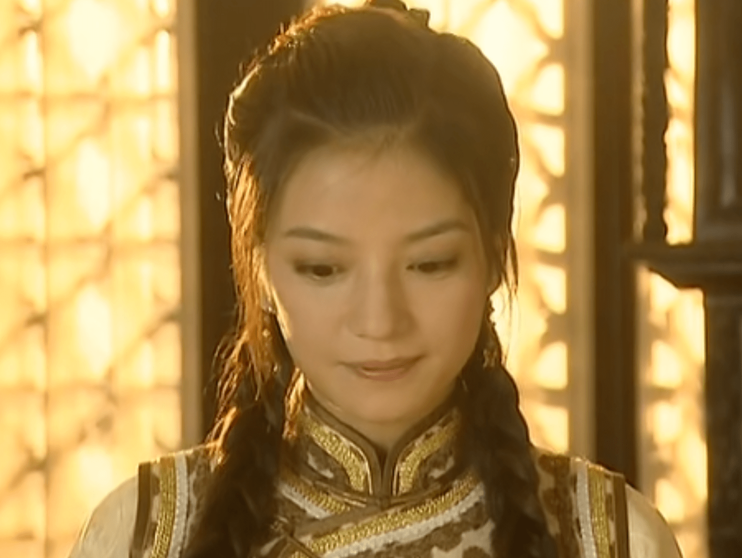 她嫁给了曾荪亚,却从未真心爱过曾荪亚,她的妹妹姚莫愁嫁给了孔立夫