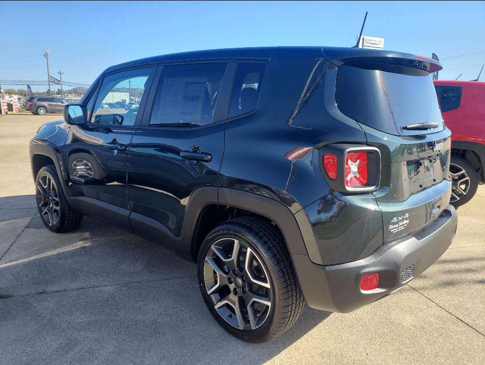 内饰部分,新款自由侠同样没有做出调整;新车延续了原有的搪塑工艺硬料