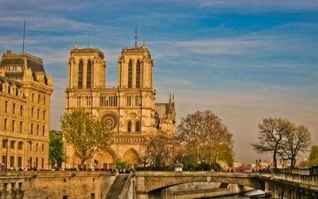 法国将重建巴黎圣母院，中国被火烧掉的圆明园，为何不重建？