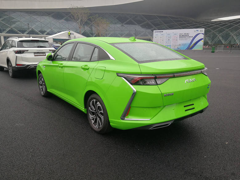 东风风神奕炫ev新车型现身,全新配色涂装更拉风,轴距2米68