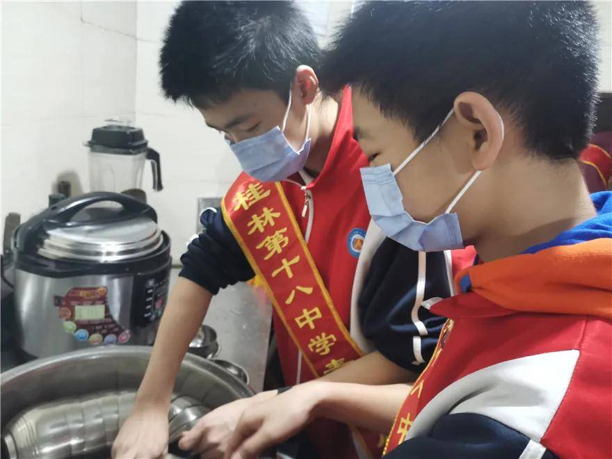 志愿服务我先行—桂林十八中初中部(东环校区)开展志愿服务_十八中学