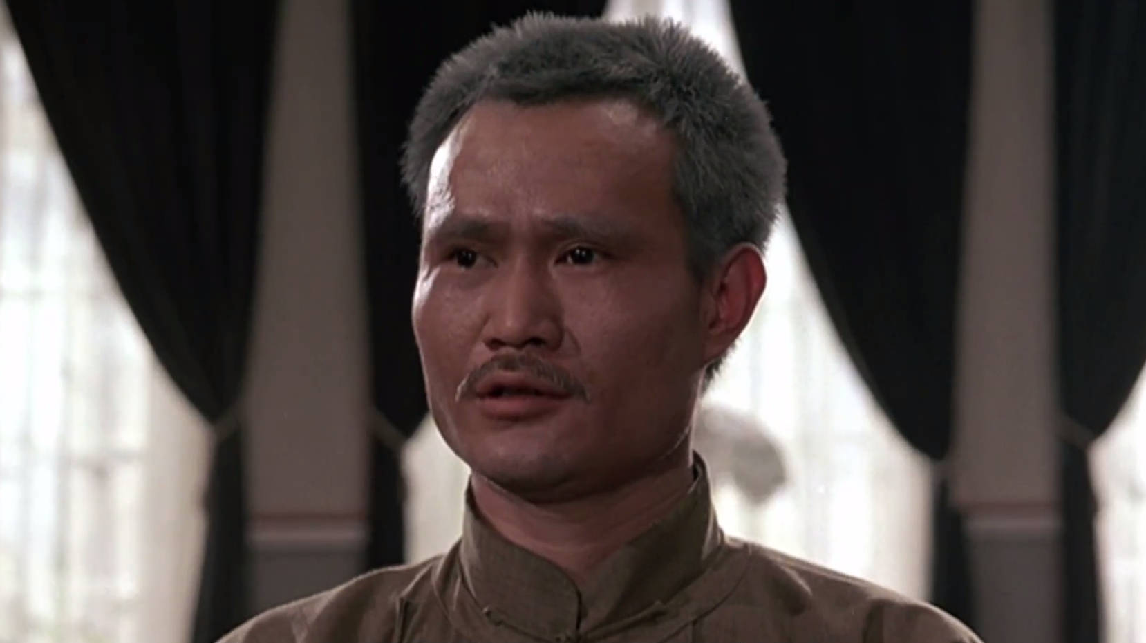 一次林雪正给别人打架时被林正英看到了,劝说林雪要