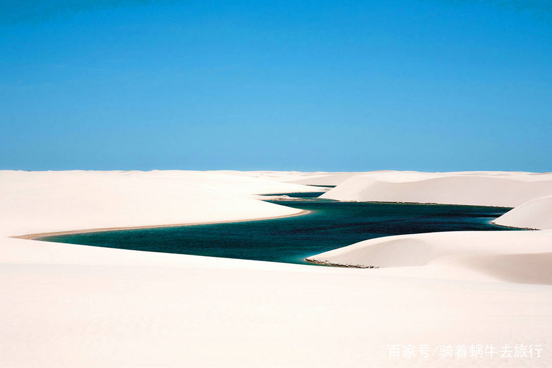 世界上最离奇的沙漠：本该黄沙漫天寸草不生，却遍地湖泊美丽动人