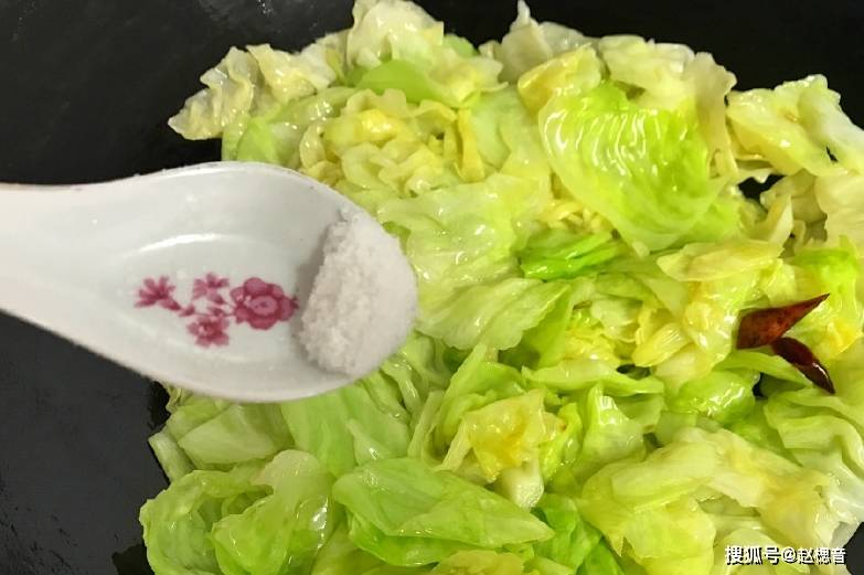手撕包菜怎么切好看 d4086070aa4e4ba28a7ef72af111e92b.jpeg