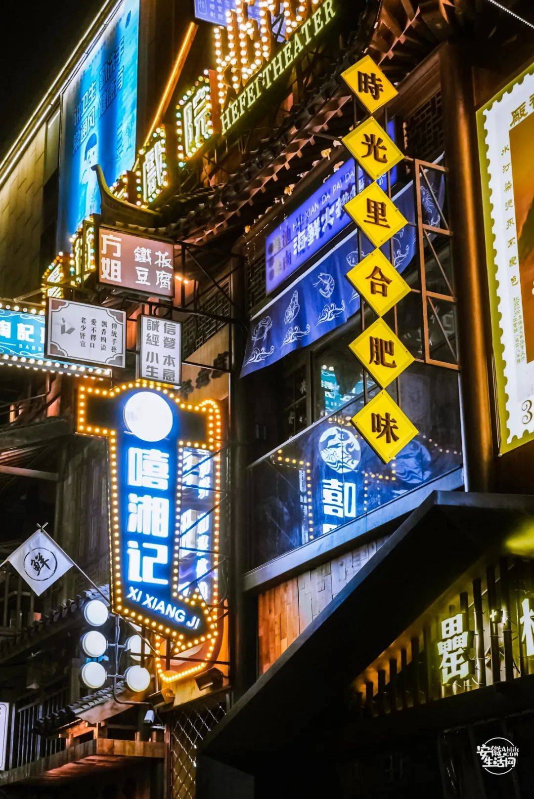 精致的红砖的商铺严丝合缝的石板小路这里是合肥罍街集文化旅游