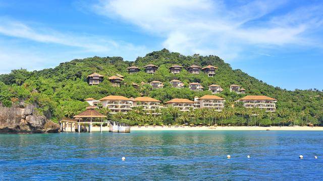 菲律宾长滩岛，被总统称为粪池，重新改造之后变为度假胜地