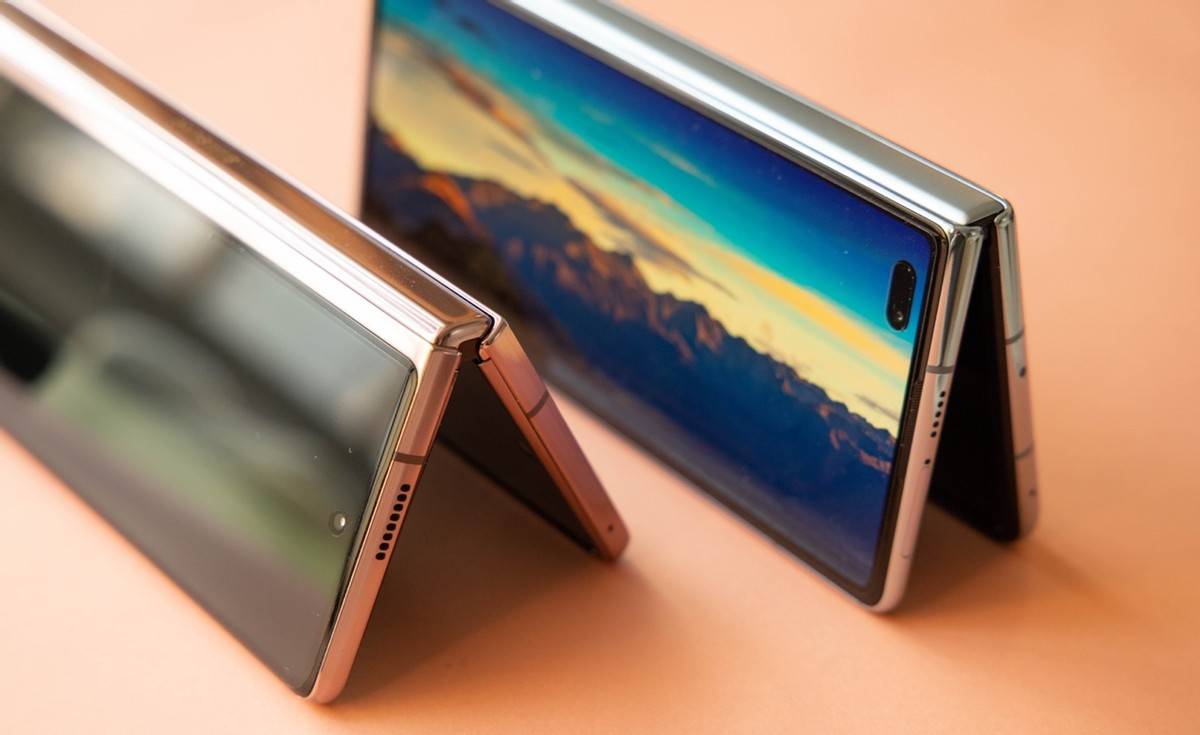 产品|谁才是折叠屏手机中的王？华为Mate X2与三星Galaxy Z Fold 2相比评测